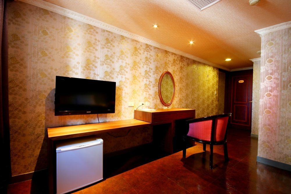 Golden Home Hotel Tajpej Buitenkant foto