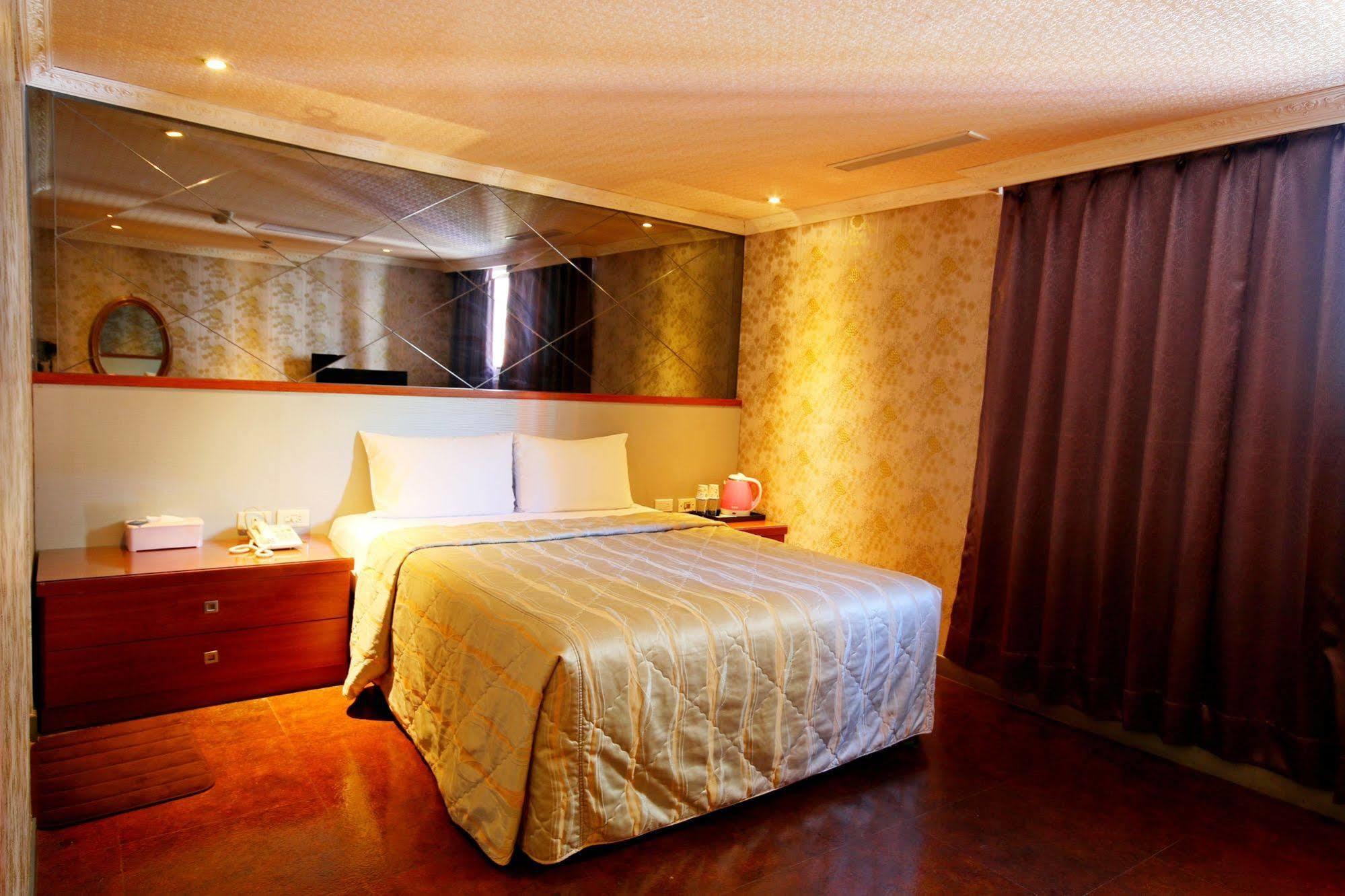 Golden Home Hotel Tajpej Buitenkant foto